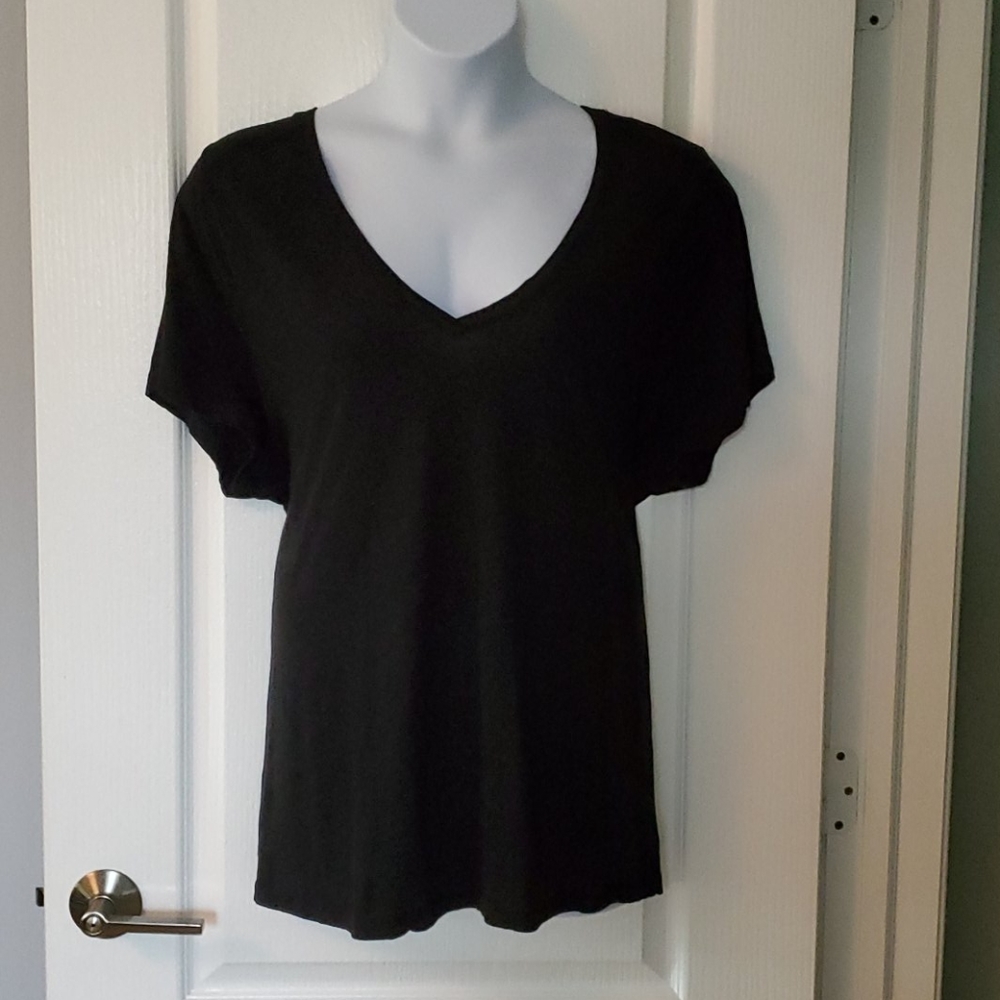 AVA VIV Black V neck tshirt